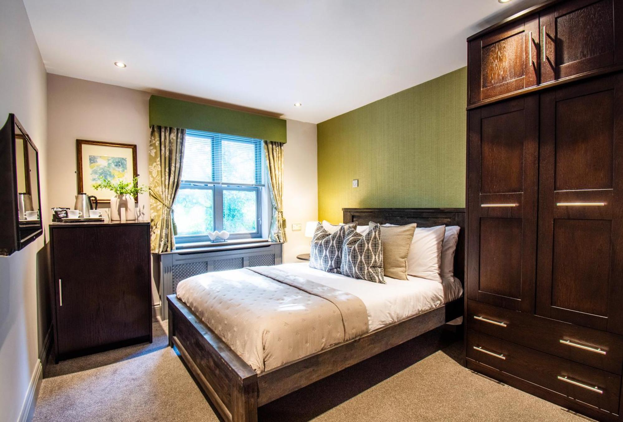 Eton House - Self Check-In, Ensuite Rooms & Self-Catering Studios Yeovil Exterior photo