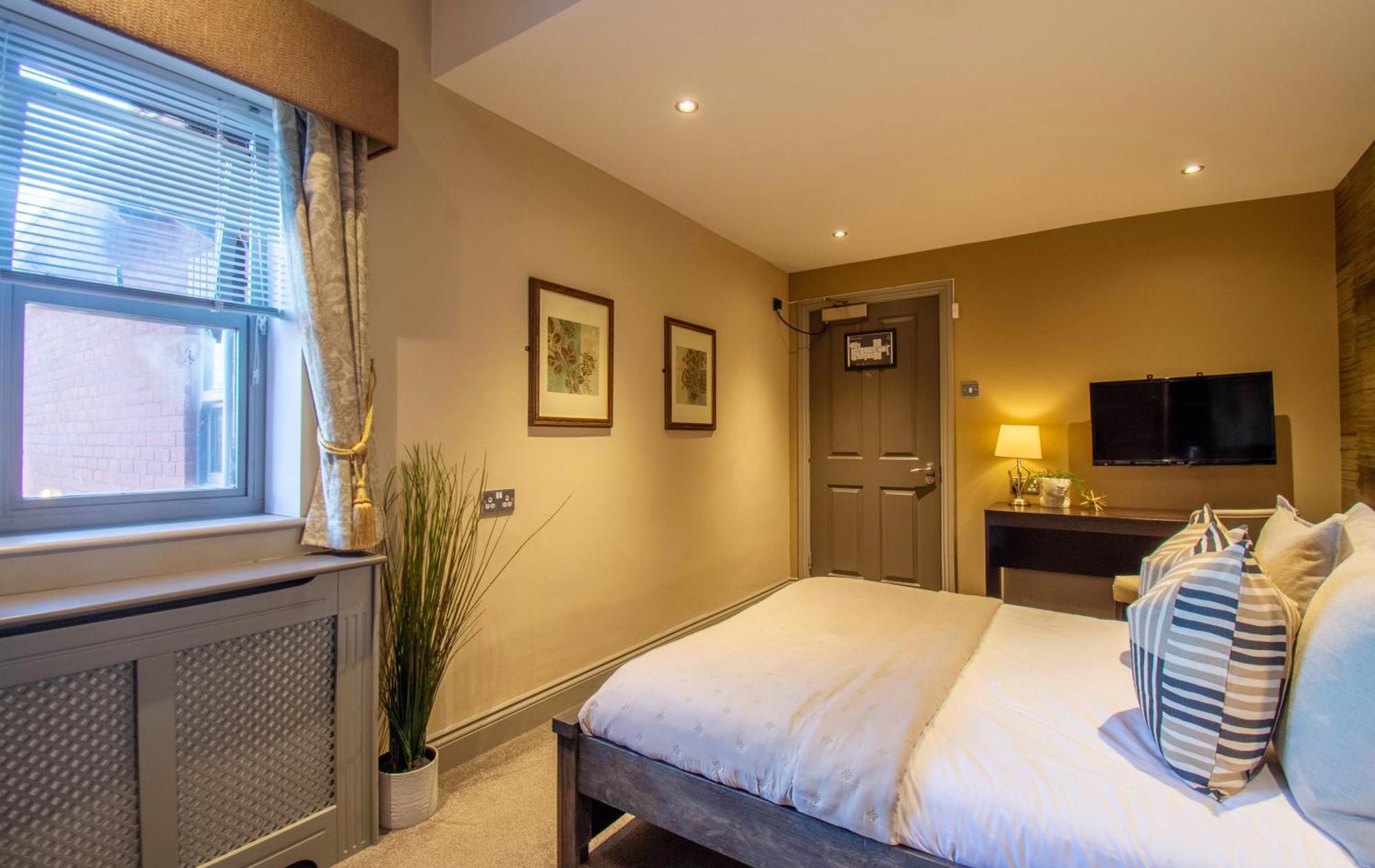 Eton House - Self Check-In, Ensuite Rooms & Self-Catering Studios Yeovil Exterior photo